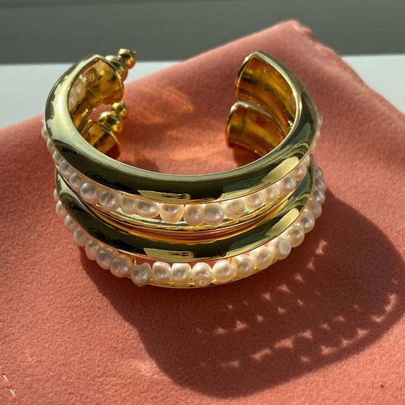 CULT GAIA LUMI PEARL HOOP EARRINGS - Picture 6 of 7